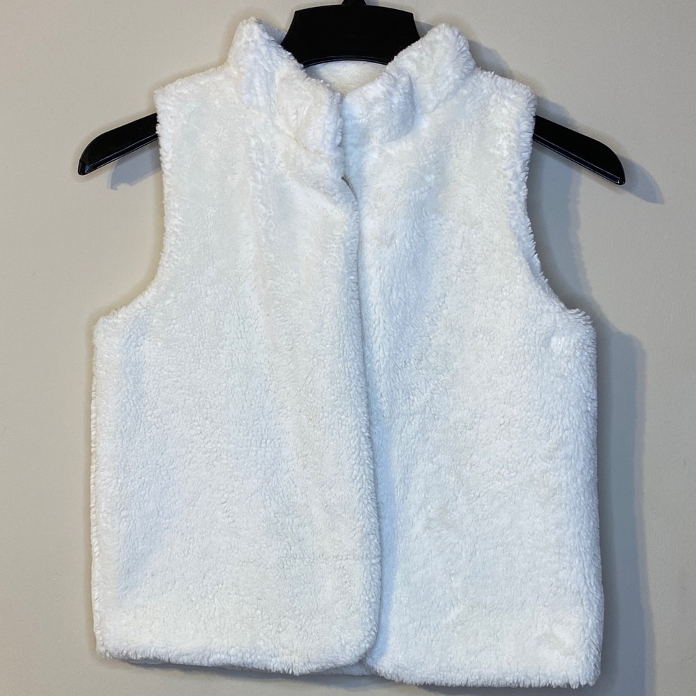 Epic Threads Ivory Fuzzy Sleeveless Vest Size L